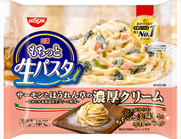 日清食品冷凍の日清もちっと生パスタ サーモンとほうれん草の濃厚クリーム