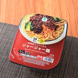 ファミリーマートの甜麺醤のコクと甘みジャージャー麺