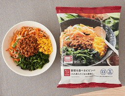 ローソンセレクトの野菜を食べるビビンバ