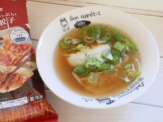 生姜風味豊かな餃子スープがけの完成写真