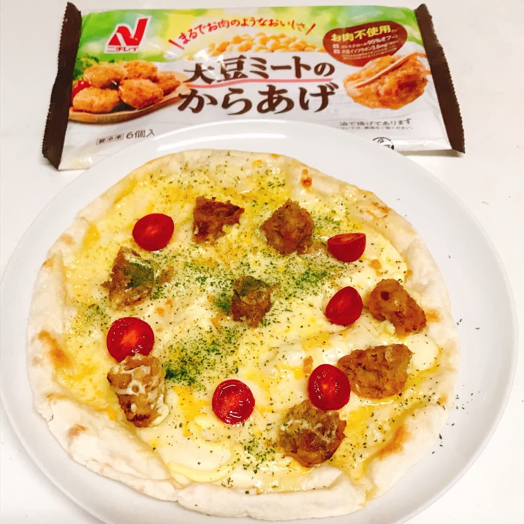 大豆ミートからあげのチーズピザの完成写真