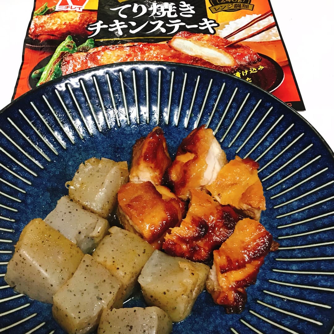 てり焼きチキンとこんにゃくの煮物の完成写真