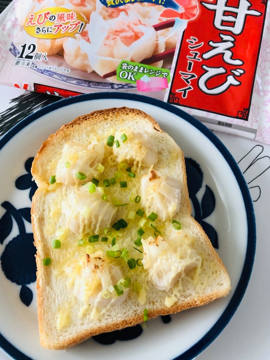 甘えびシューマイのごま油マヨトーストの完成写真