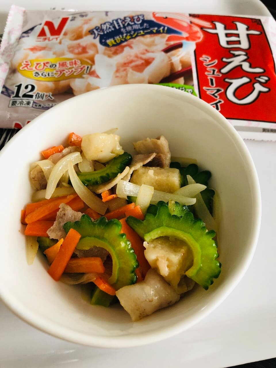 甘えびシューマイと豚バラ、ゴーヤの中華炒めの完成写真