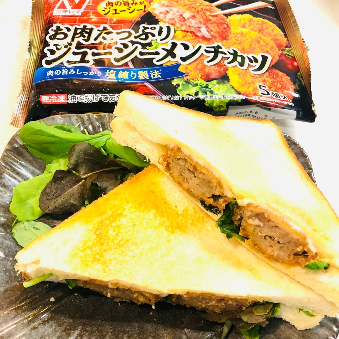 ジューシーメンチのホットサンドの完成写真