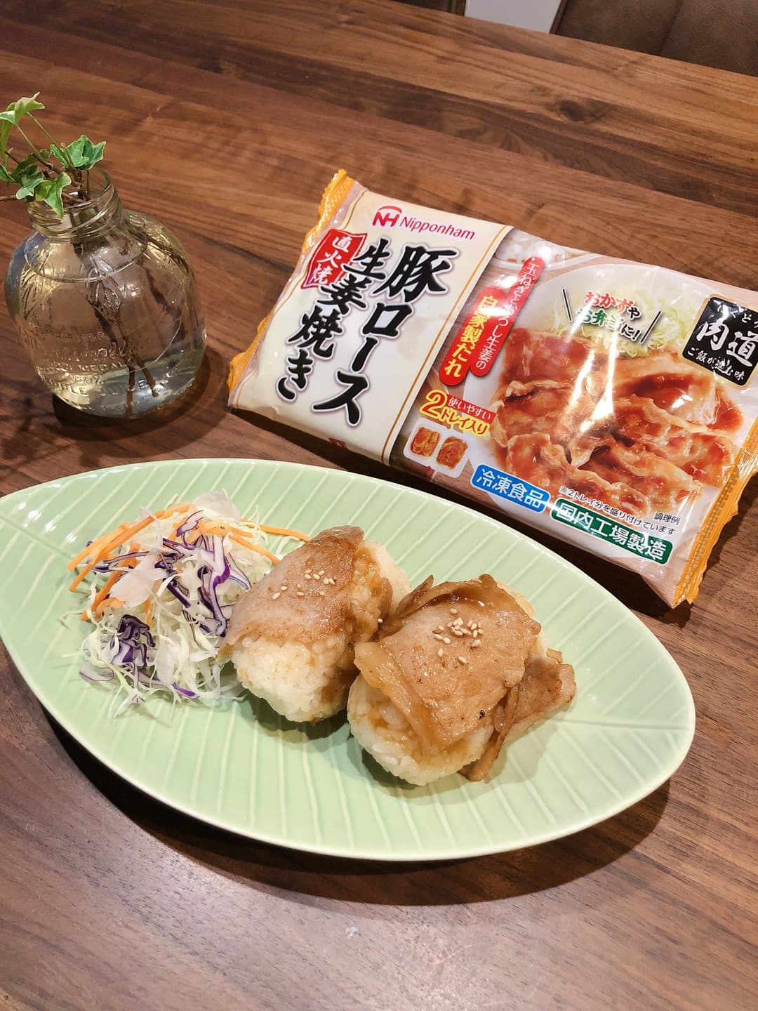 直火焼豚ロース生姜焼きで肉巻きおにぎりの完成写真