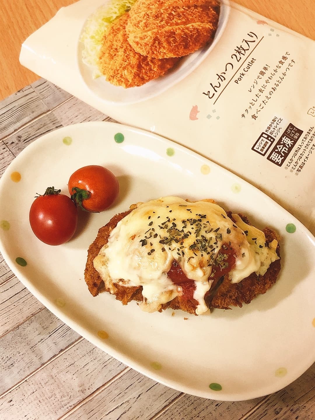 とんかつでトマト乗っけチーズ焼きの完成写真