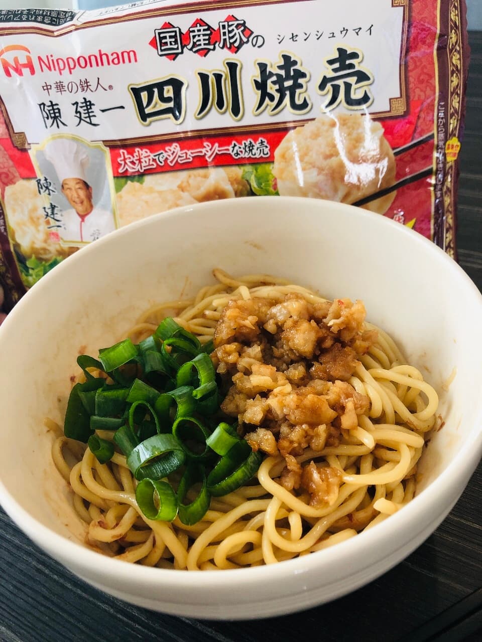 四川焼売と焼きそば麺で◎台湾風混ぜそばの完成写真
