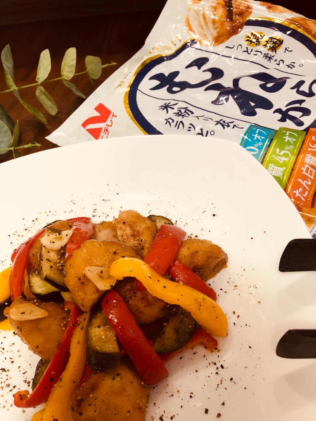 パプリカと茄子のガリバタチキンの完成写真