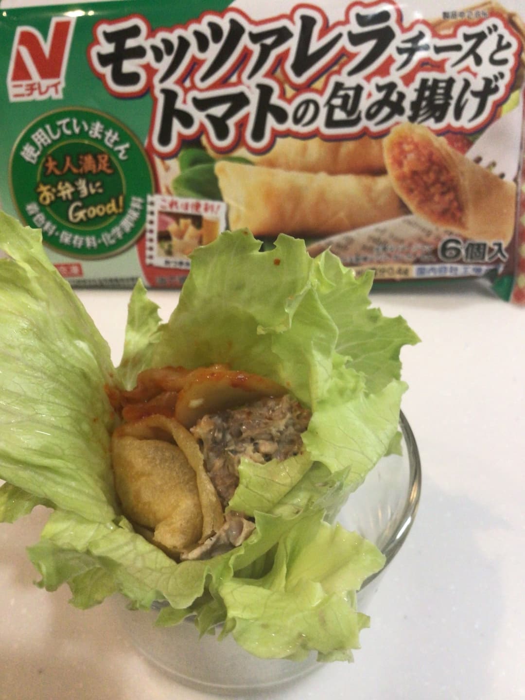 モッツァレラチーズとトマトの包み揚げのレタス巻きの完成写真
