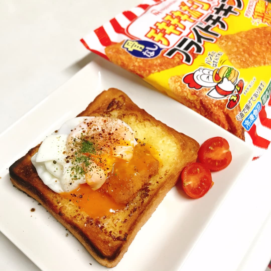 チキチキボーンポーチドエッグトーストの完成写真
