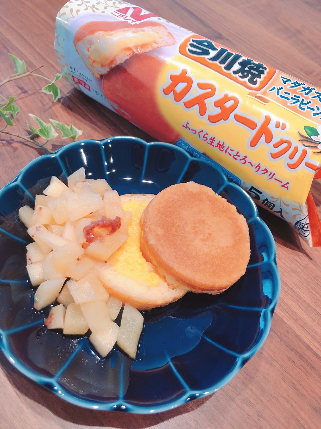 今川焼カスタードの林檎コンポート添えの完成写真