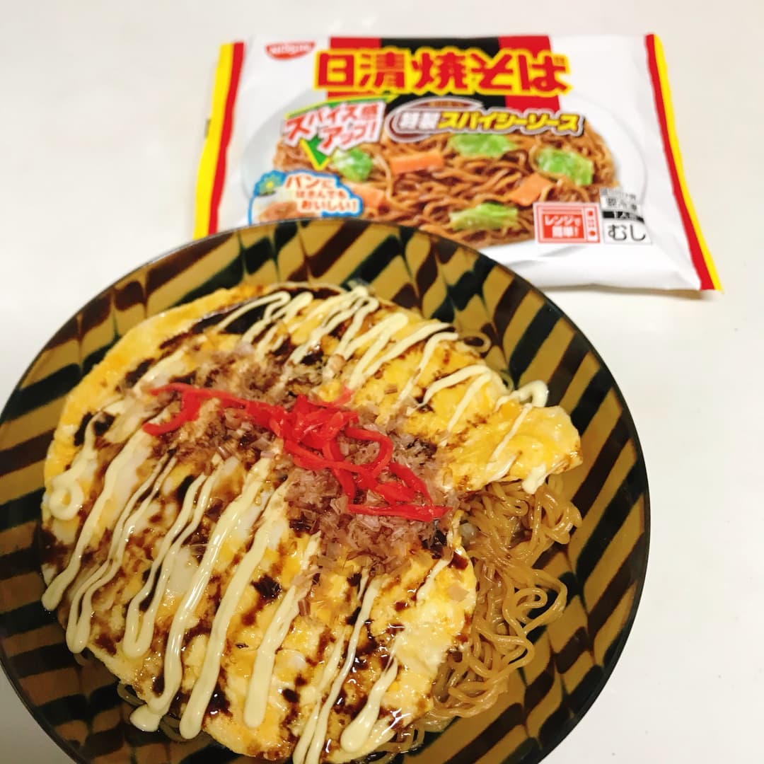 日清焼そばのオムそばの完成写真