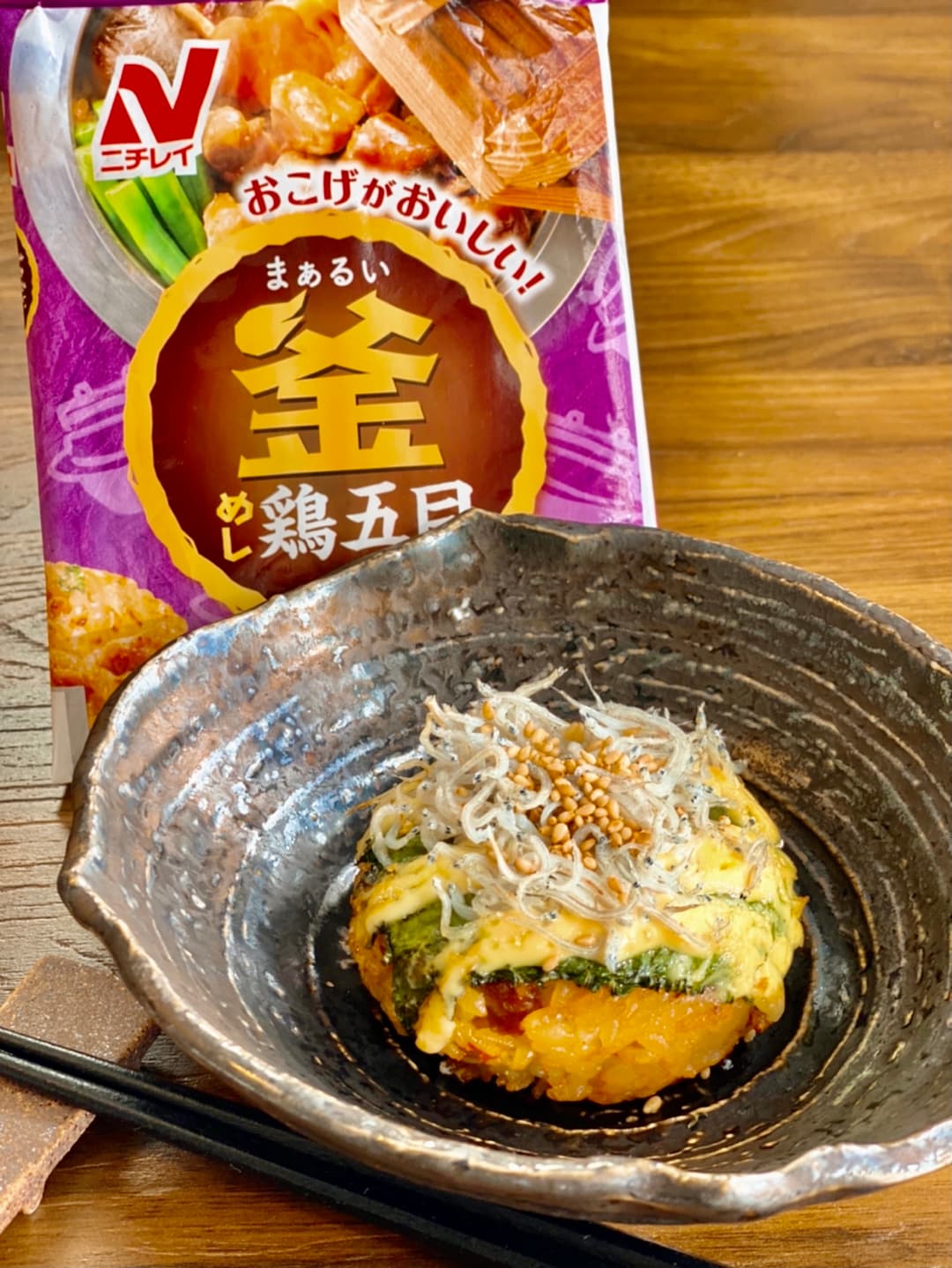 お箸で食べるおにぎりの完成写真