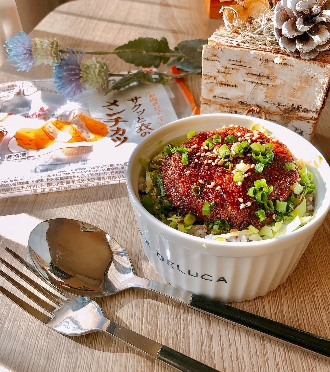 ソースメンチカツ丼の完成写真