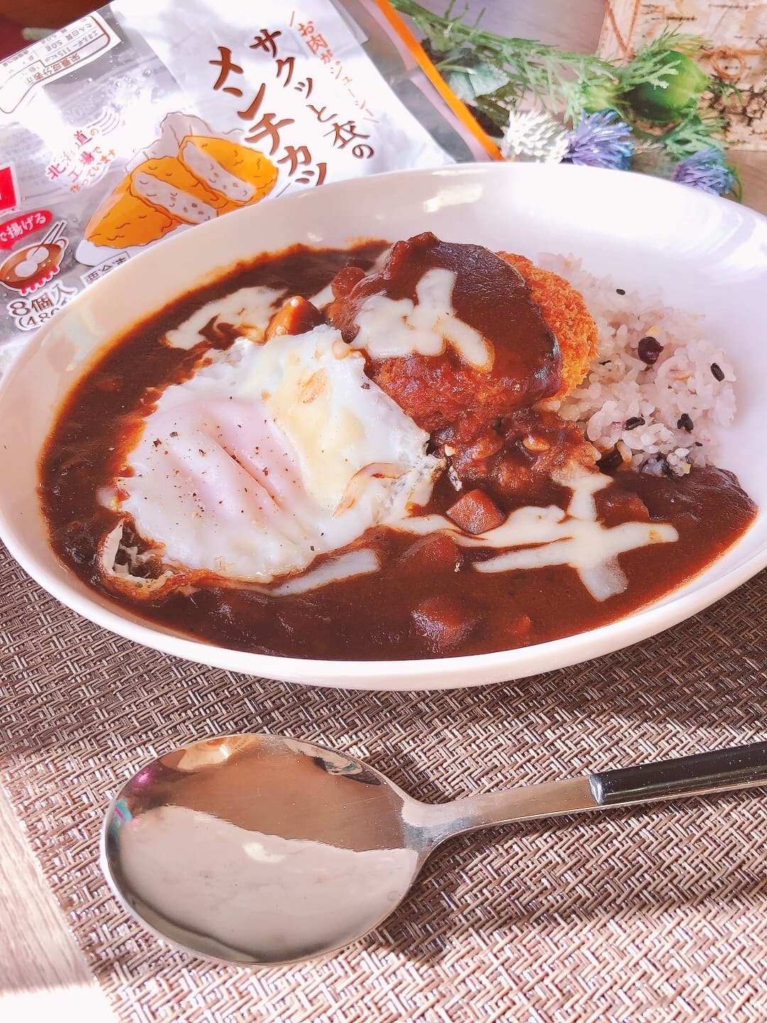 チーズメンチカツカレーの完成写真