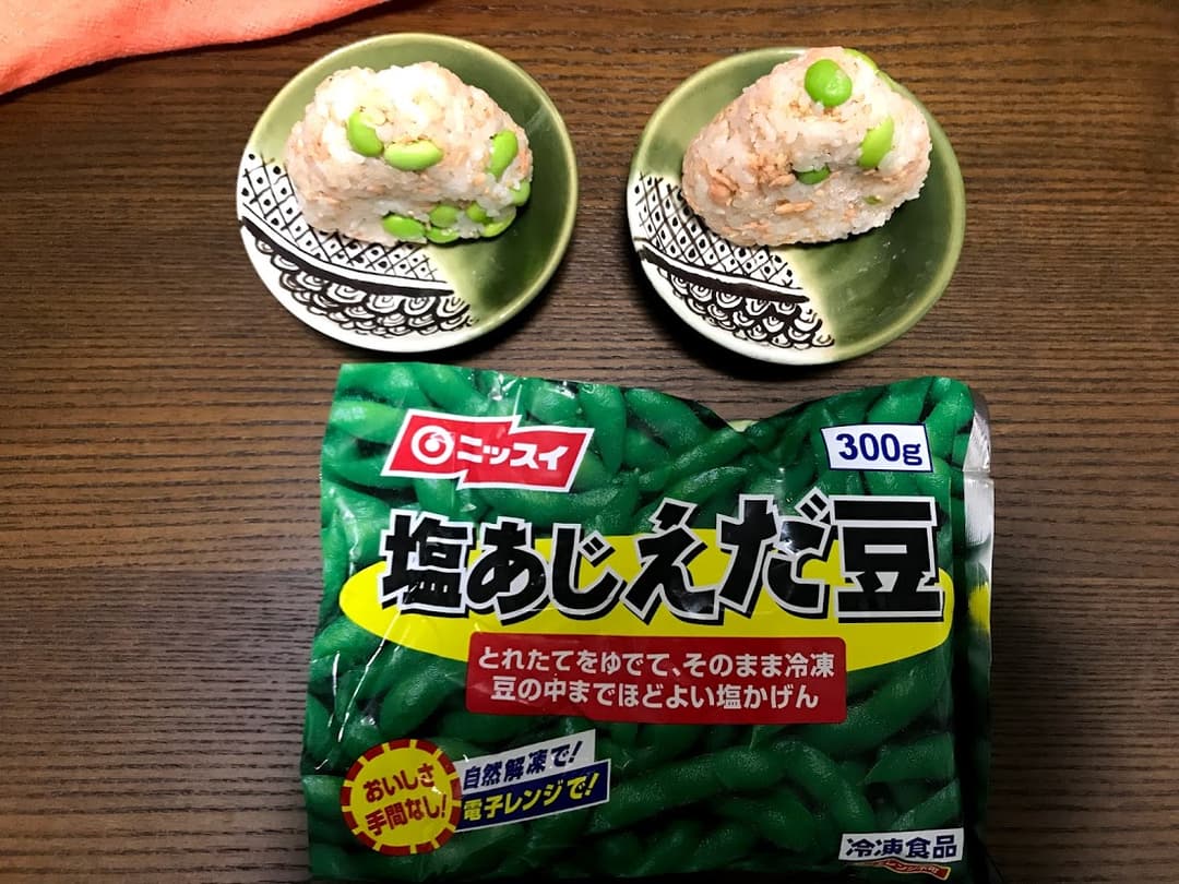 鮭とえだ豆の春色おにぎりの完成写真