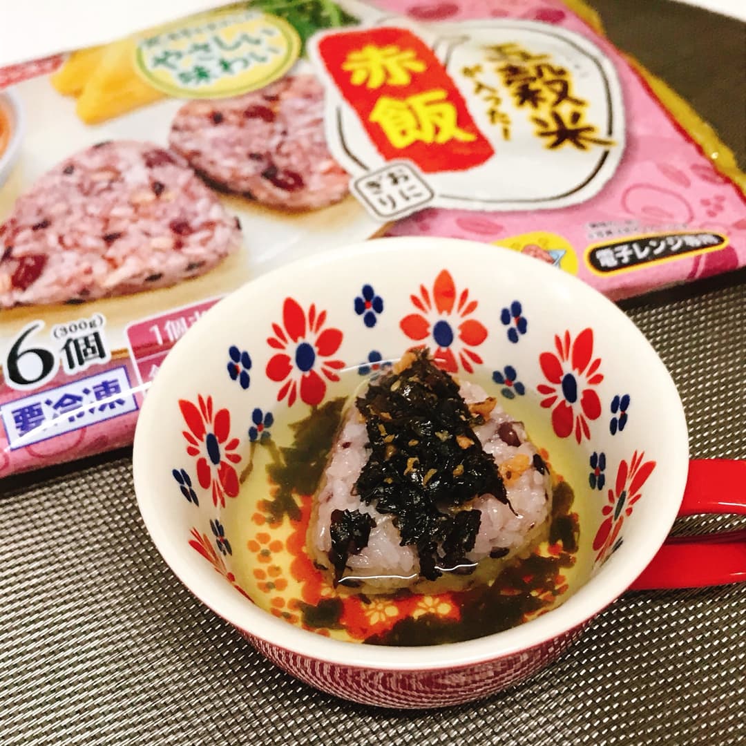 お赤飯のしそわかめ茶漬けの完成写真
