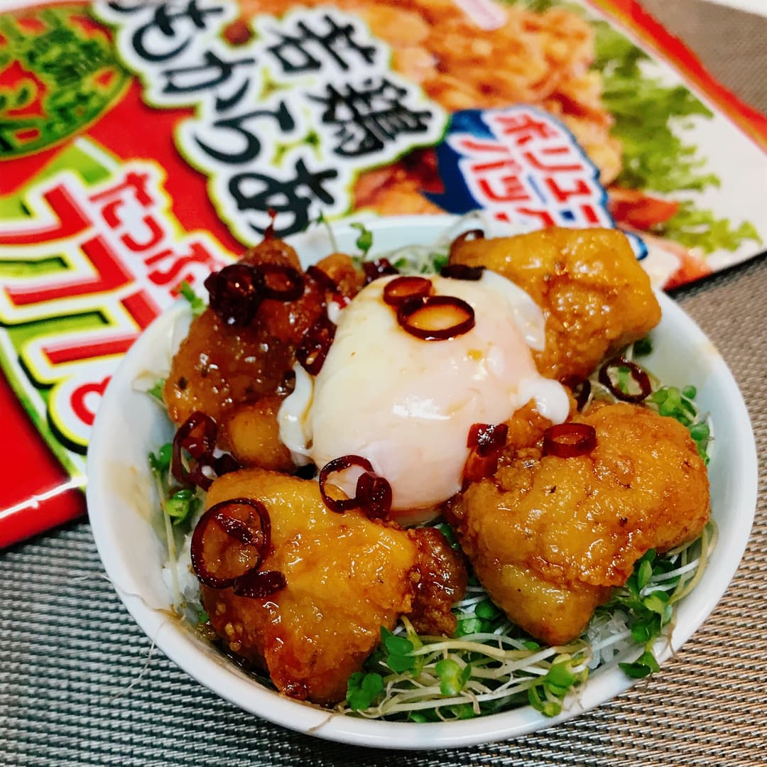 ももからあげの甘辛温玉丼の完成写真