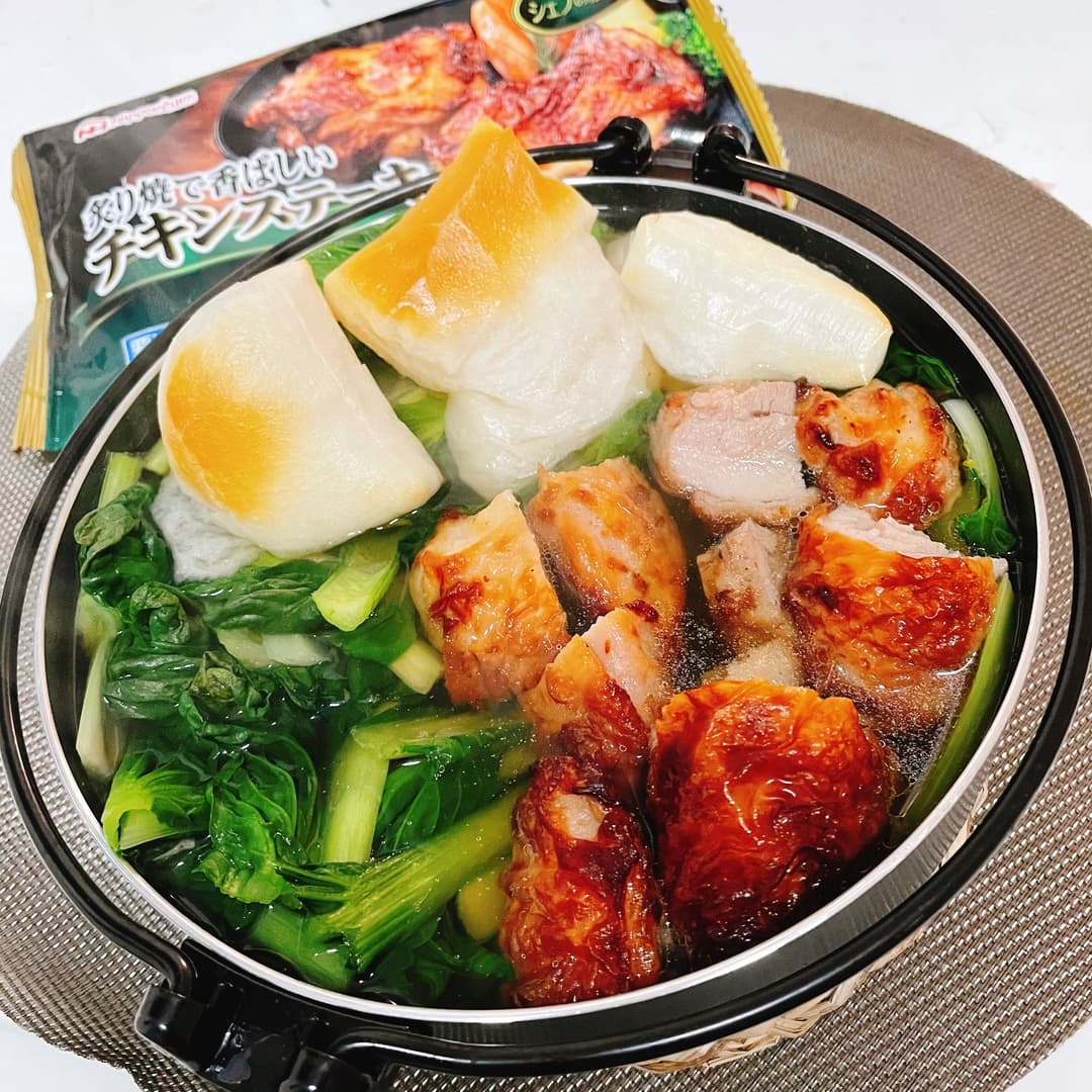 炙り焼きチキンとターサイの寄せ鍋の完成写真