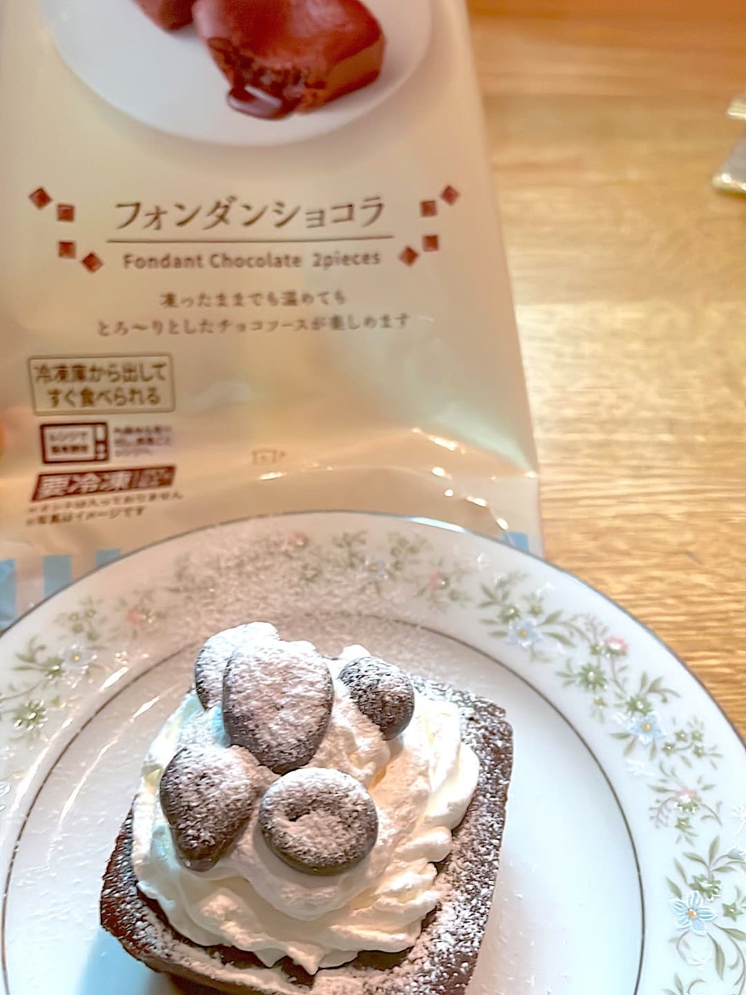 クランベリーとホイップのフォンダンショコラの完成写真