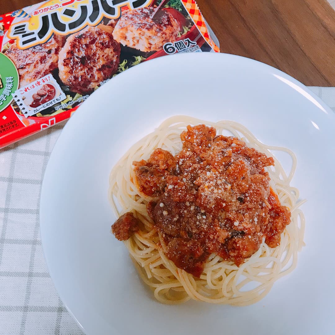 ハンバーグでボロネーゼ風パスタの完成写真