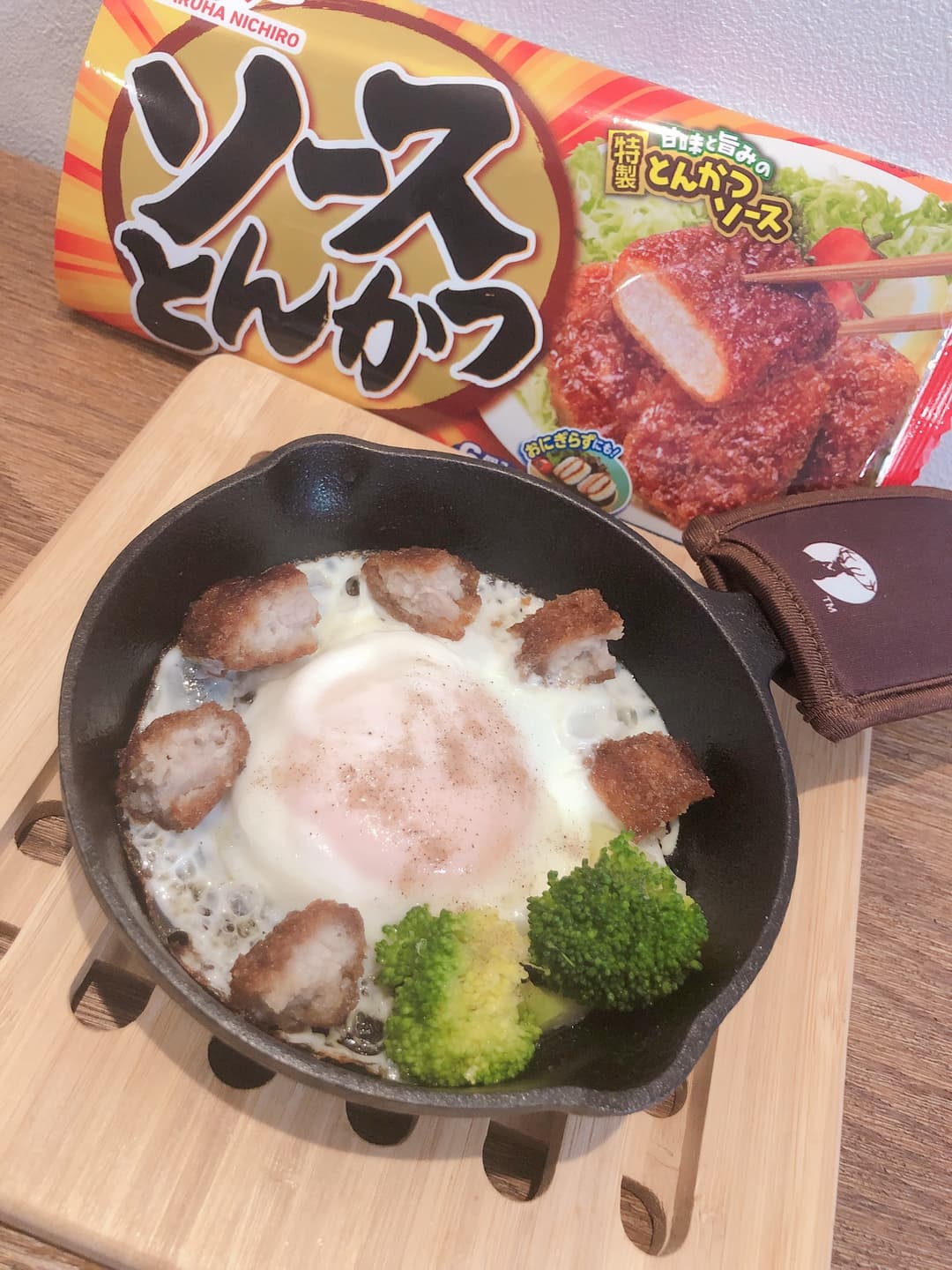 ソースとんかつon目玉焼きの完成写真