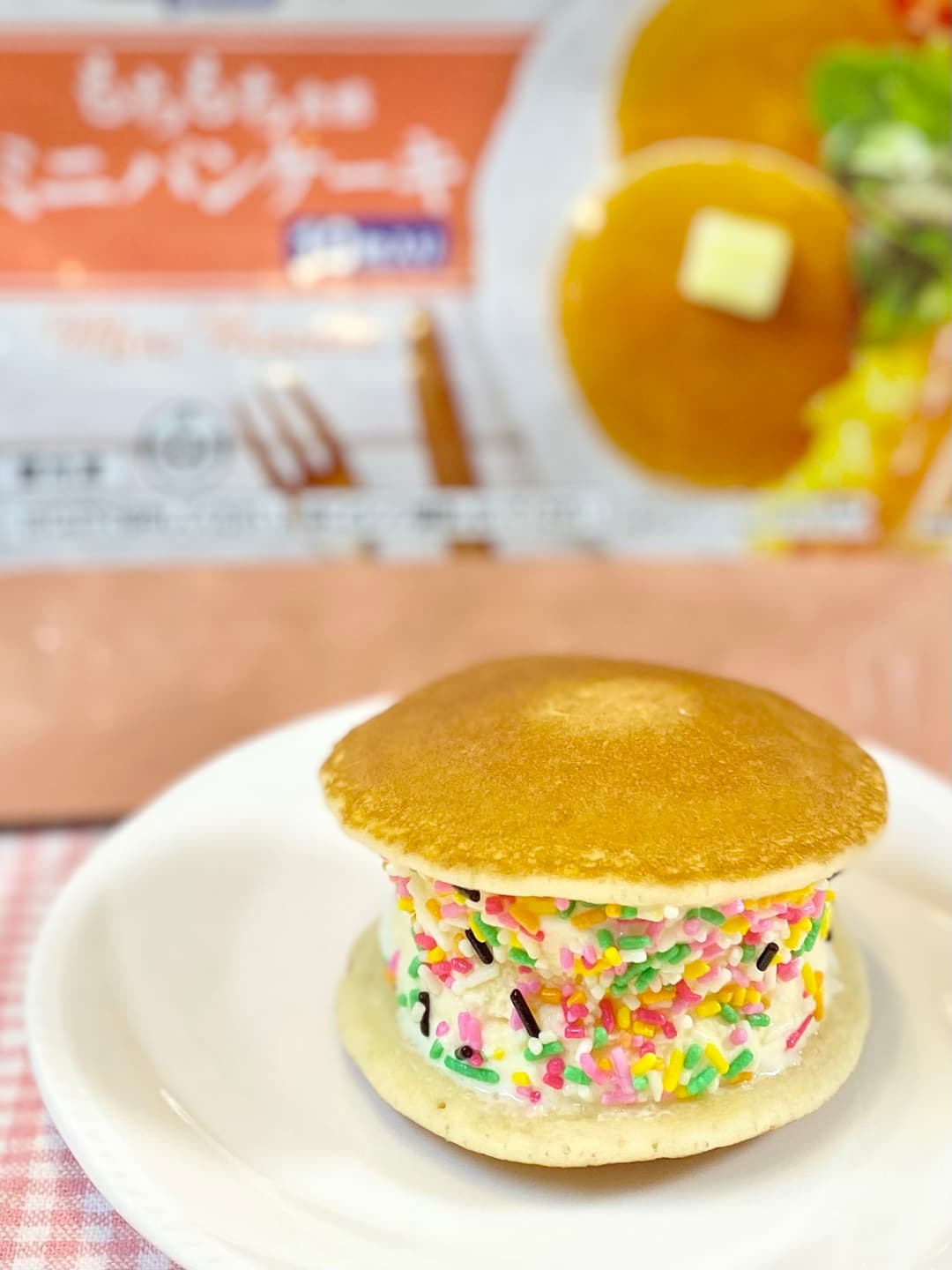 パンケーキのカラフルアイスサンドの完成写真