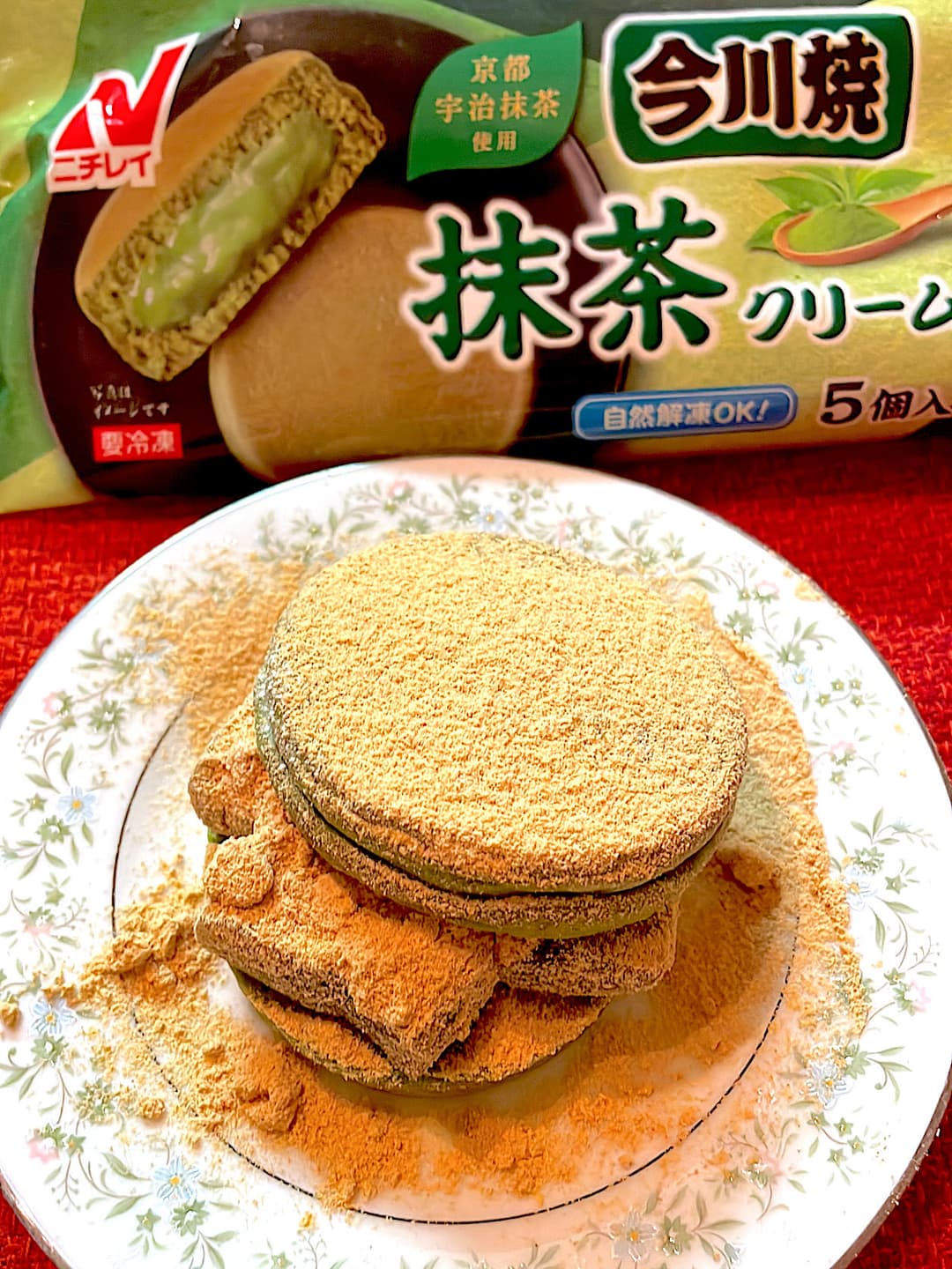 抹茶今川焼のわらびもちサンドの完成写真