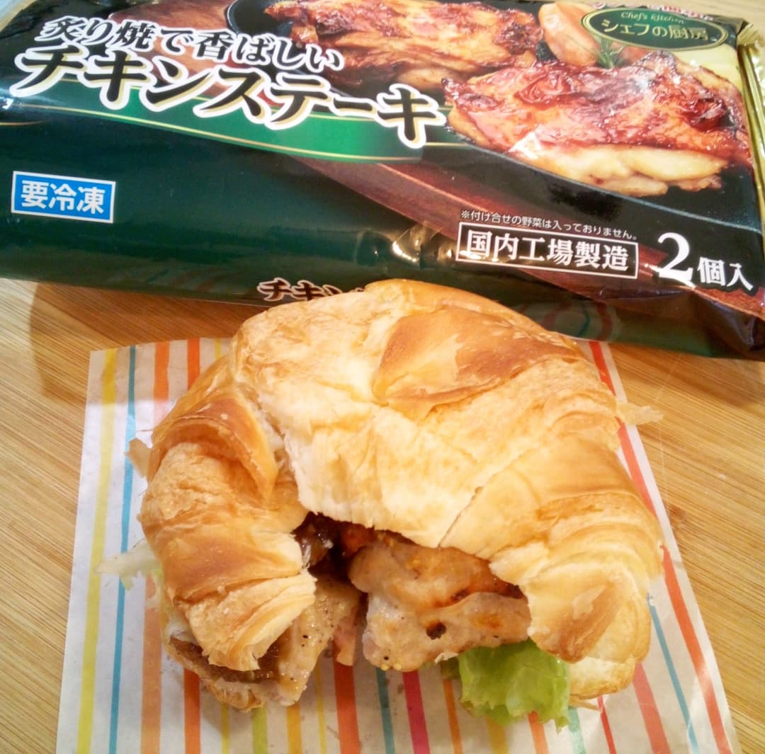 柚子ジャムでチキンステーキのクロワッサンサンドの完成写真