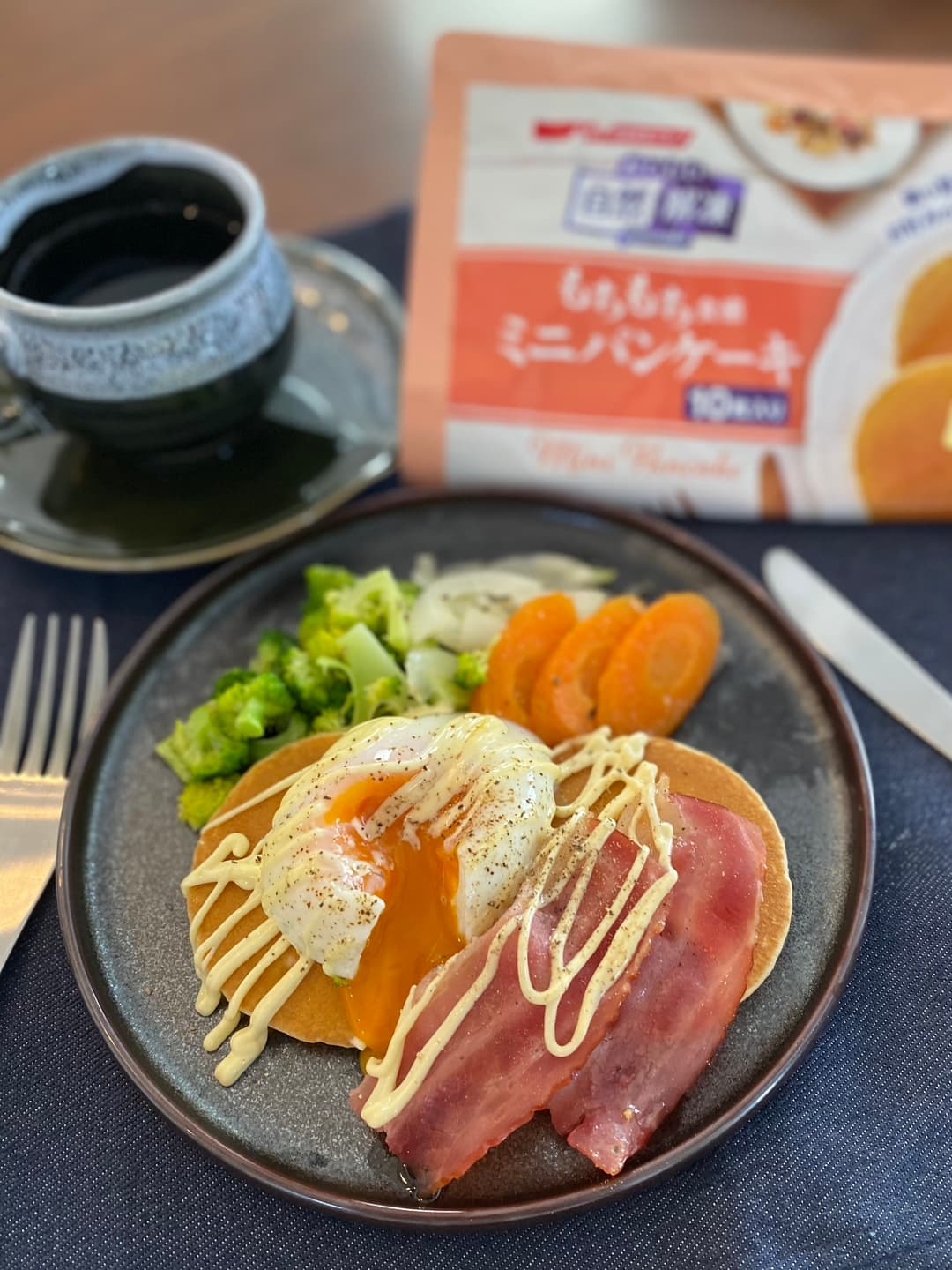 グリル野菜と温玉のパンケーキの完成写真