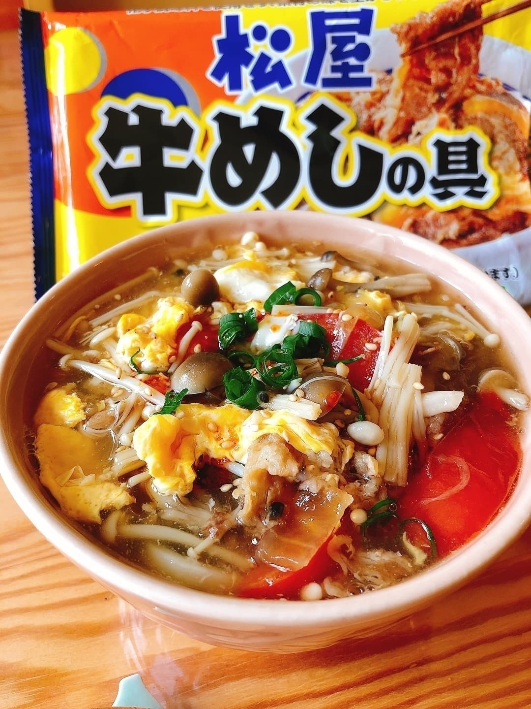 牛肉とトマトの酸辣うどんの完成写真