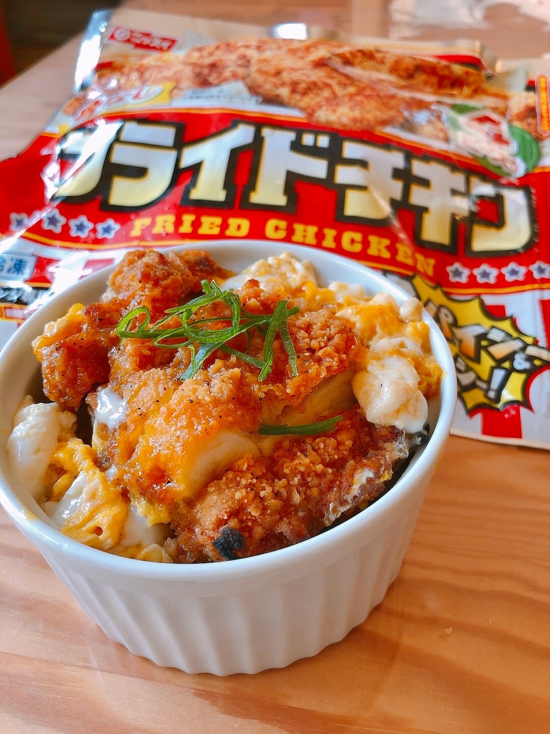 フライドチキンの卵とじ丼の完成写真
