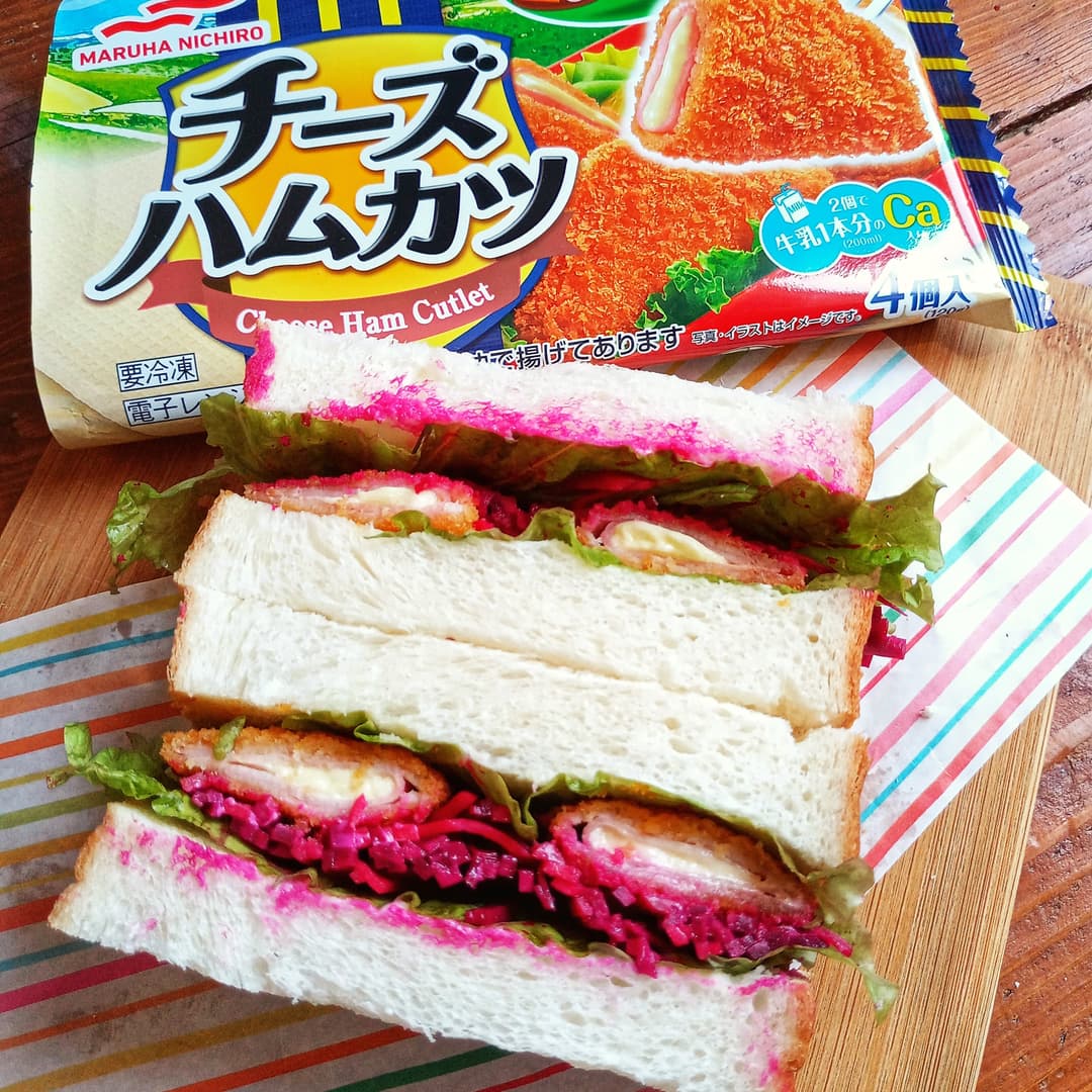 根菜ラペとチーズハムカツのサンドの完成写真