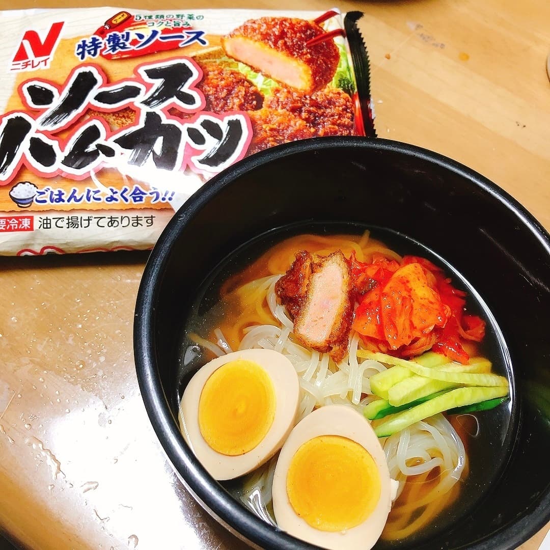 ハムカツ冷麺の完成写真