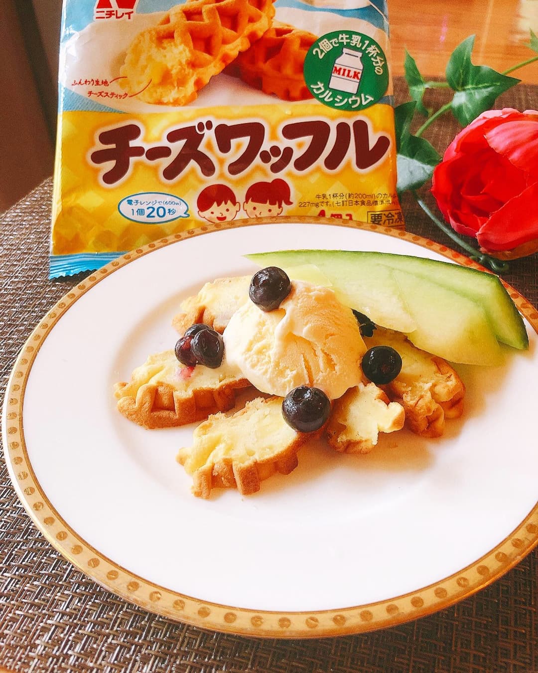 チーズワッフルのフルーツプレートの完成写真