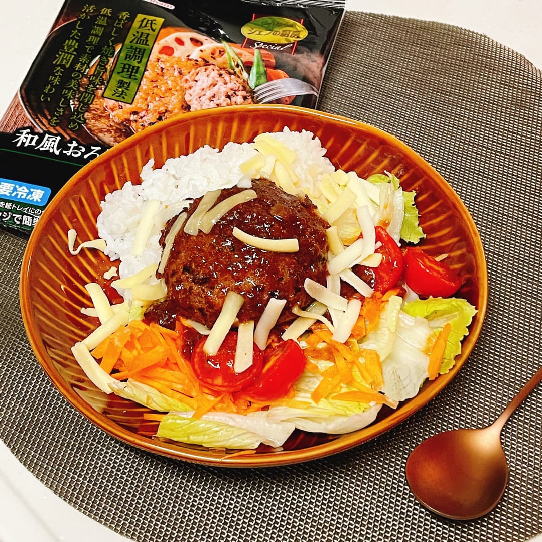和風おろしハンバーグのサラダプレートの完成写真