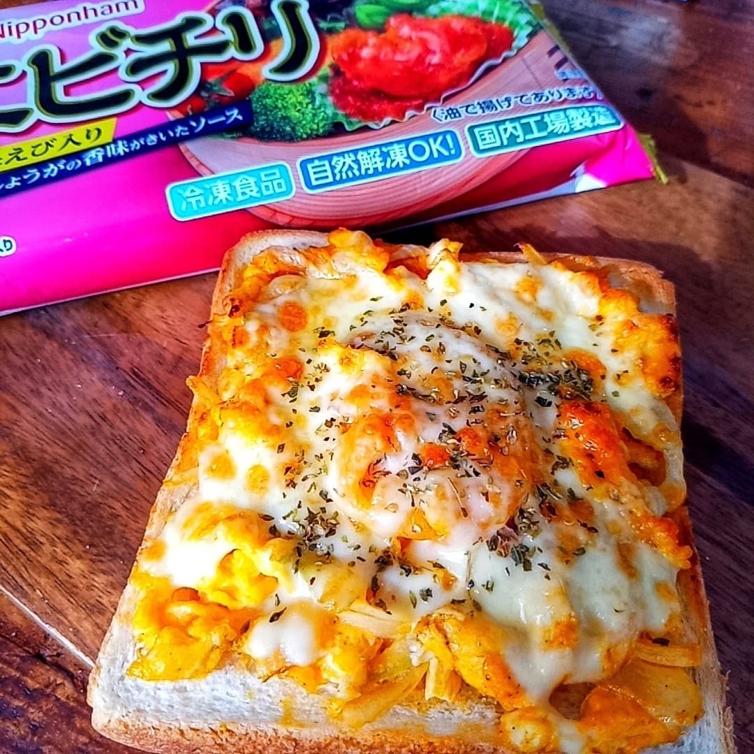 エビチリチーズトーストの完成写真