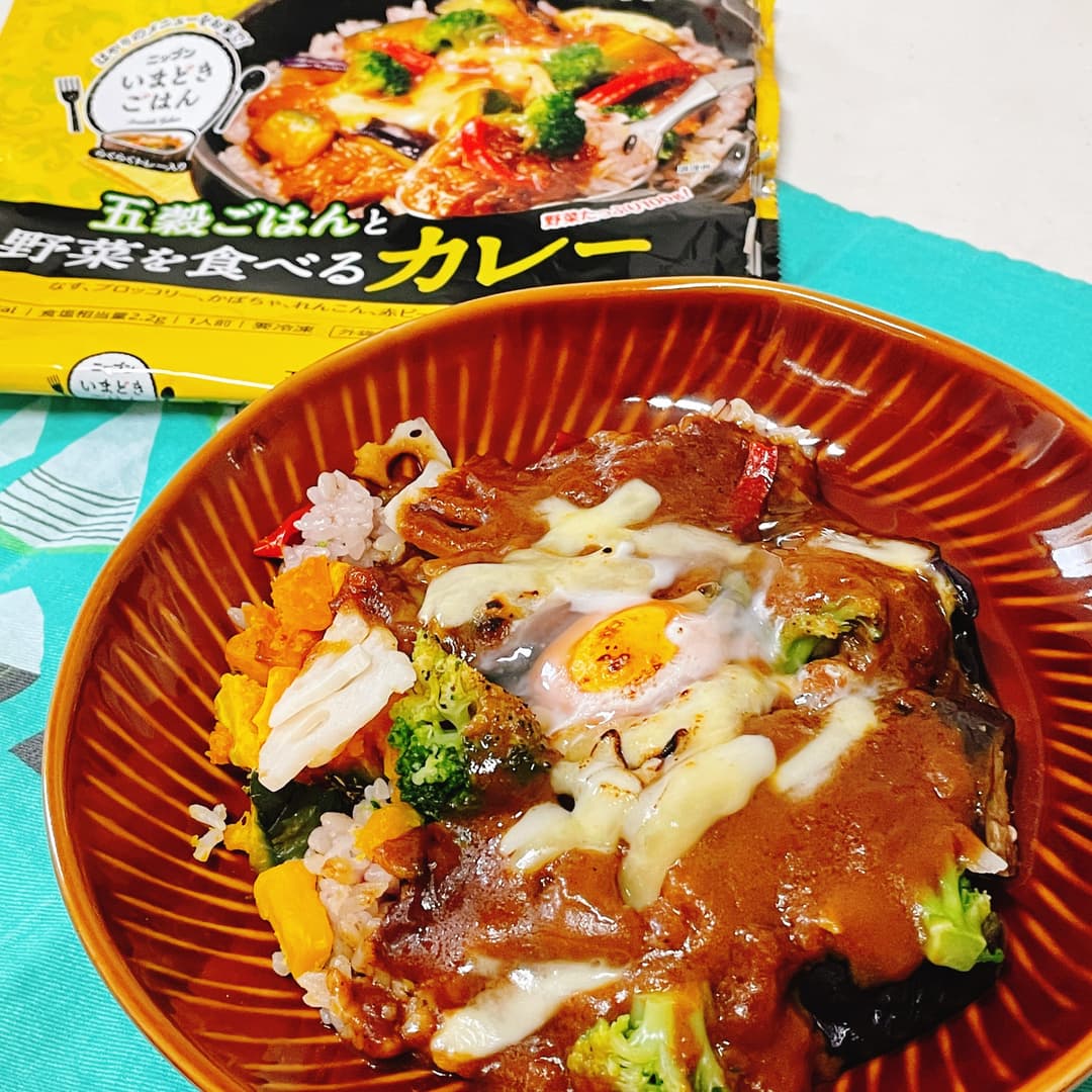 卵と炙りチーズの野菜たっぷりカレーの完成写真