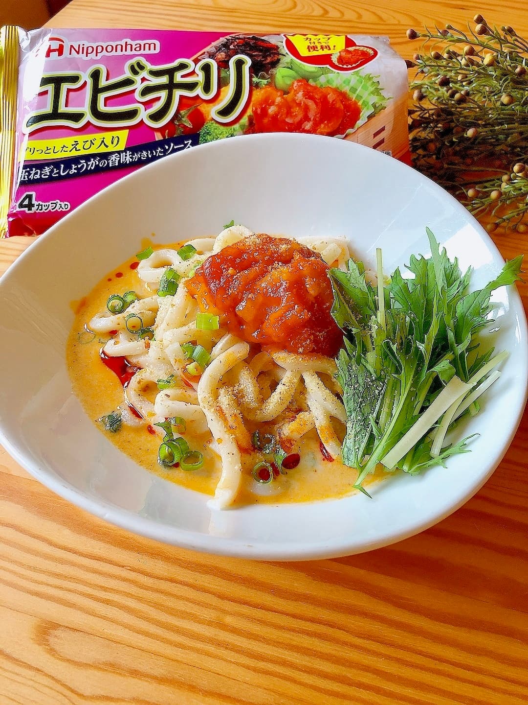 エビチリ冷やし坦々うどんの完成写真