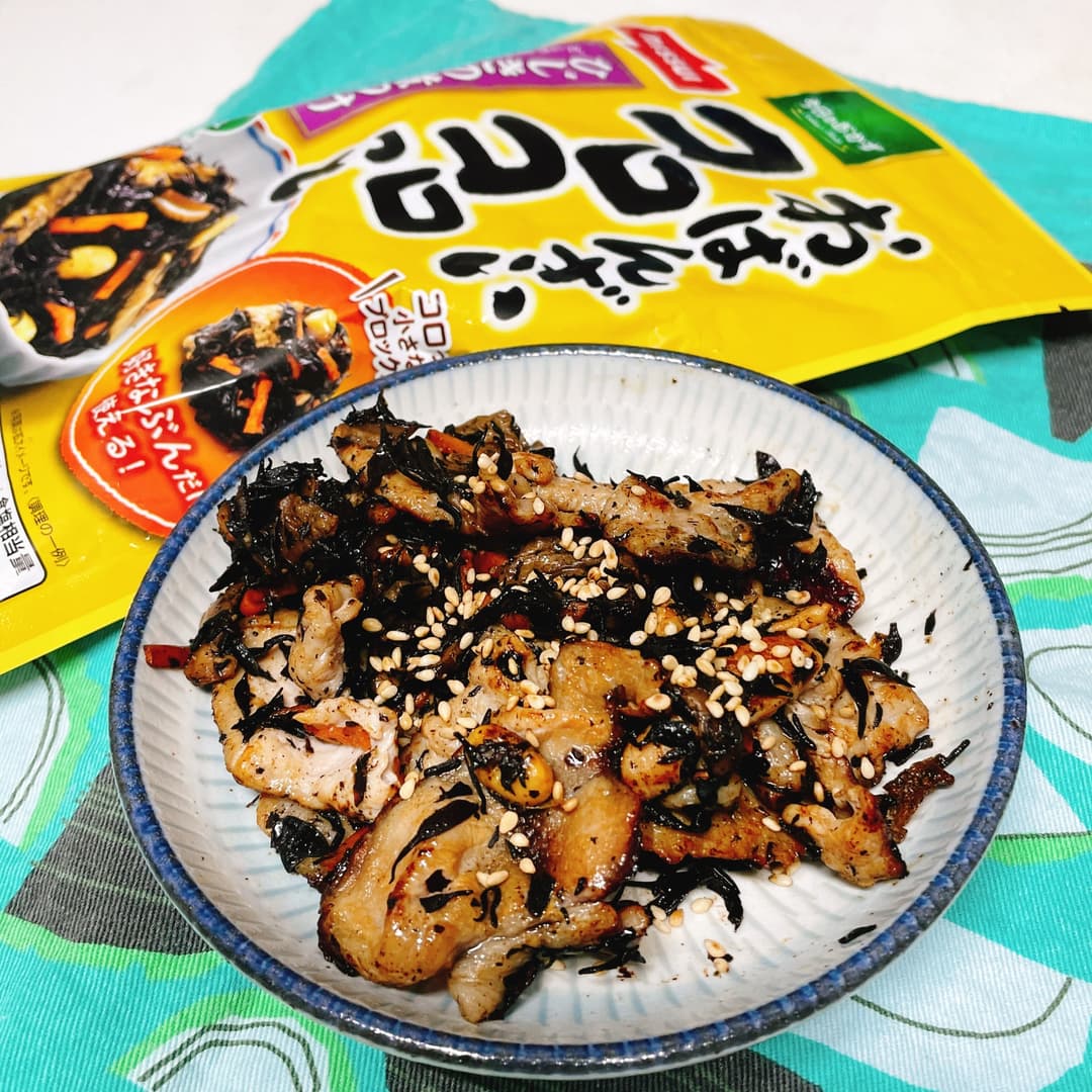 豚ロースとひじきの炒め物の完成写真