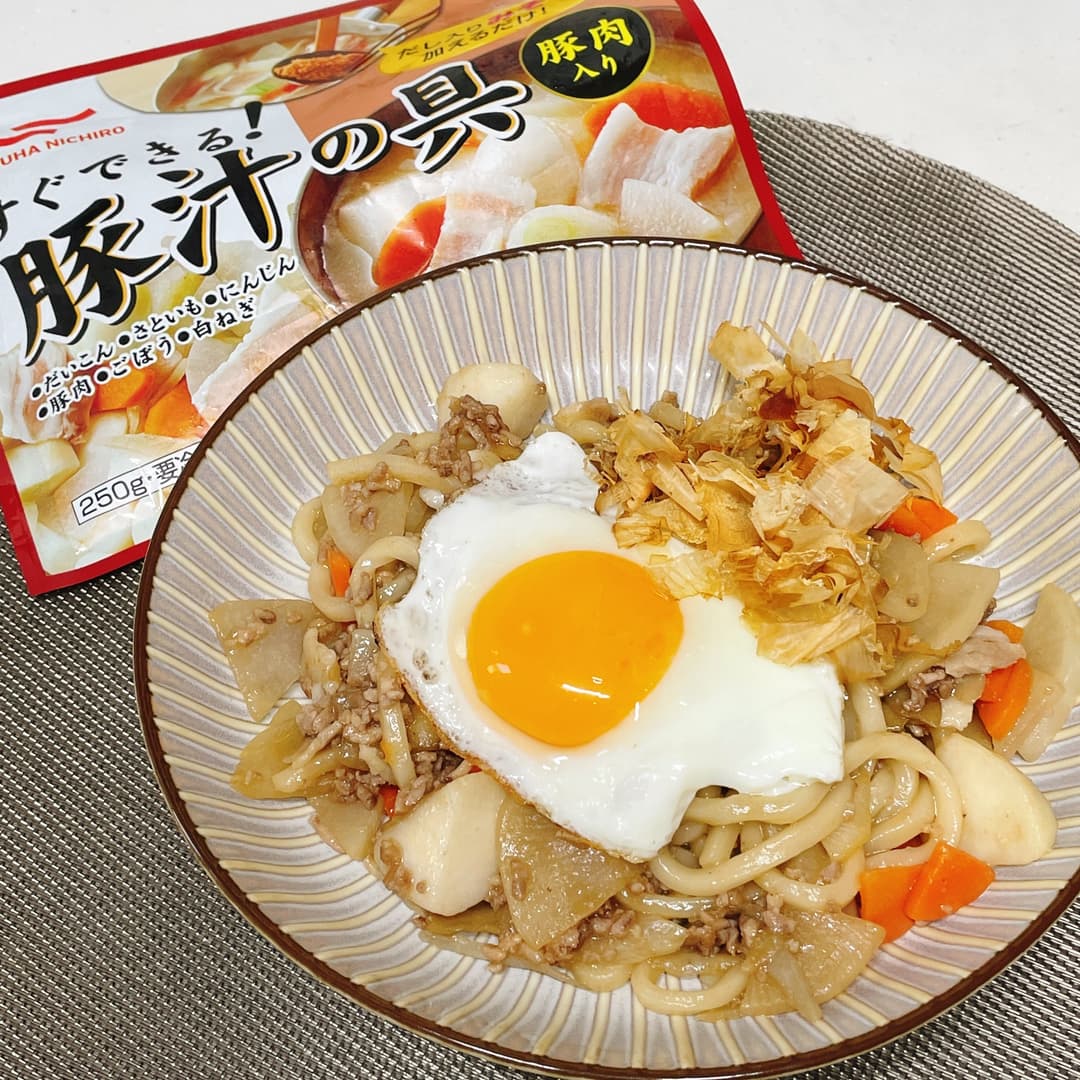豚汁の具で作る醤油焼きうどんの完成写真