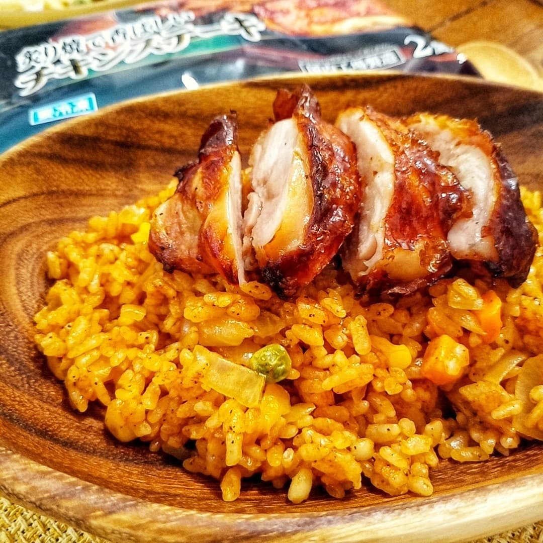 ジャンバラヤのチキンステーキのせの完成写真