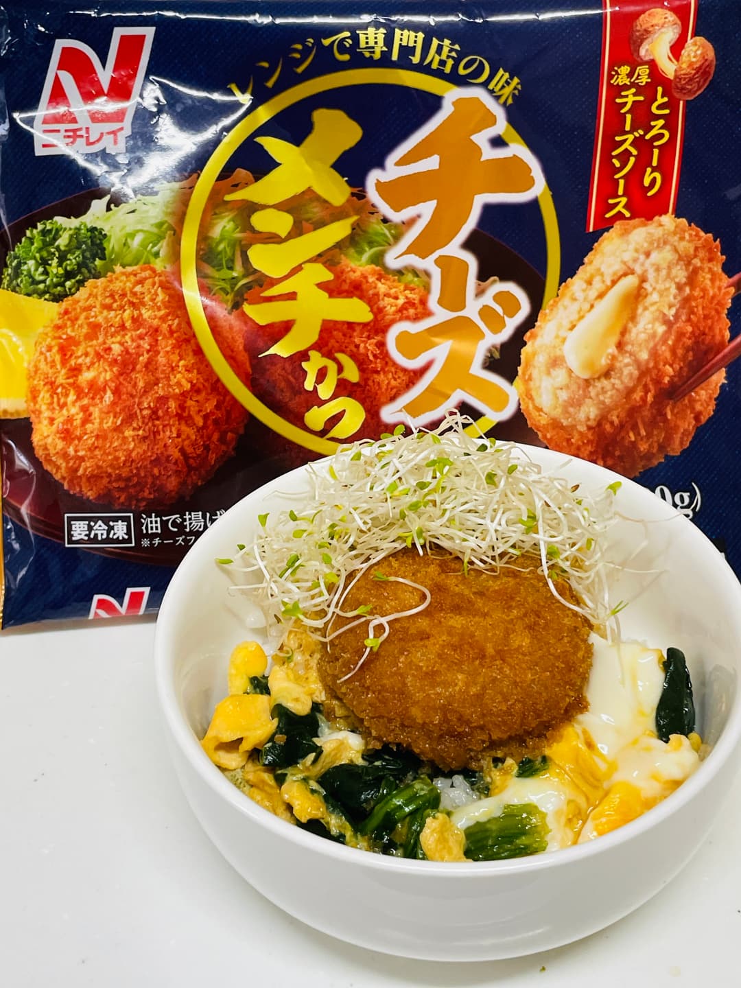 チーズメンチかつの卵とじ丼の完成写真