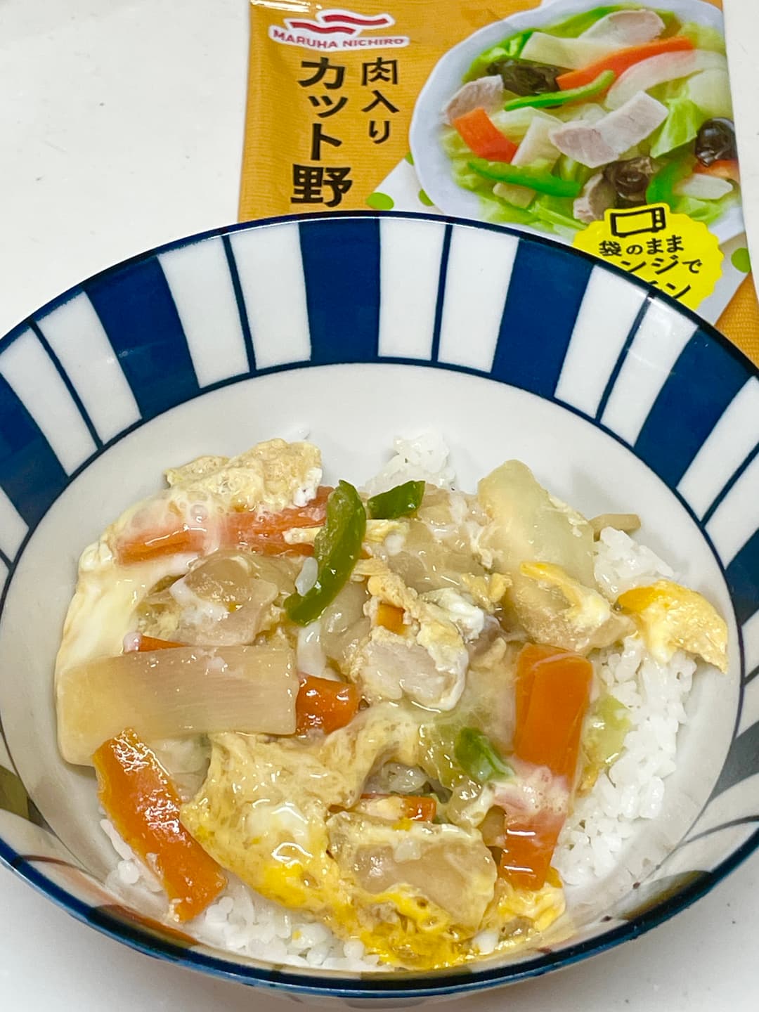 肉入りカット野菜の卵とじ丼の完成写真