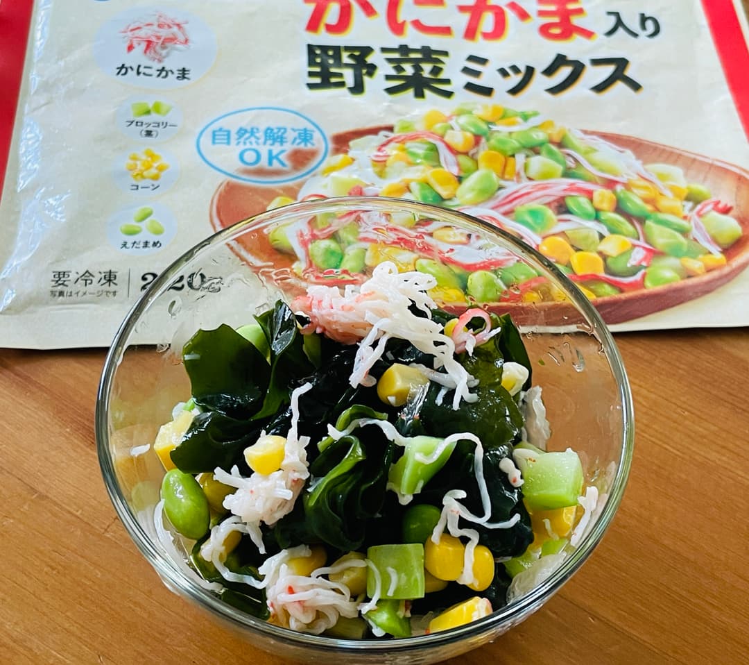 かにかま野菜ミックスとわかめの酢の物の完成写真