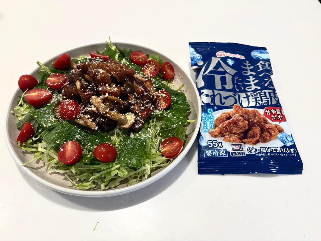 鶏皮とキノコのサラダ仕立ての完成写真
