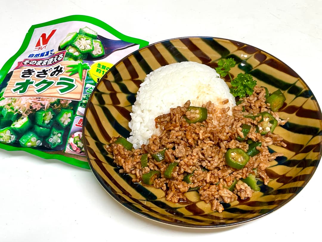 きざみオクラと豚ひき肉のピリ辛そぼろ丼の完成写真