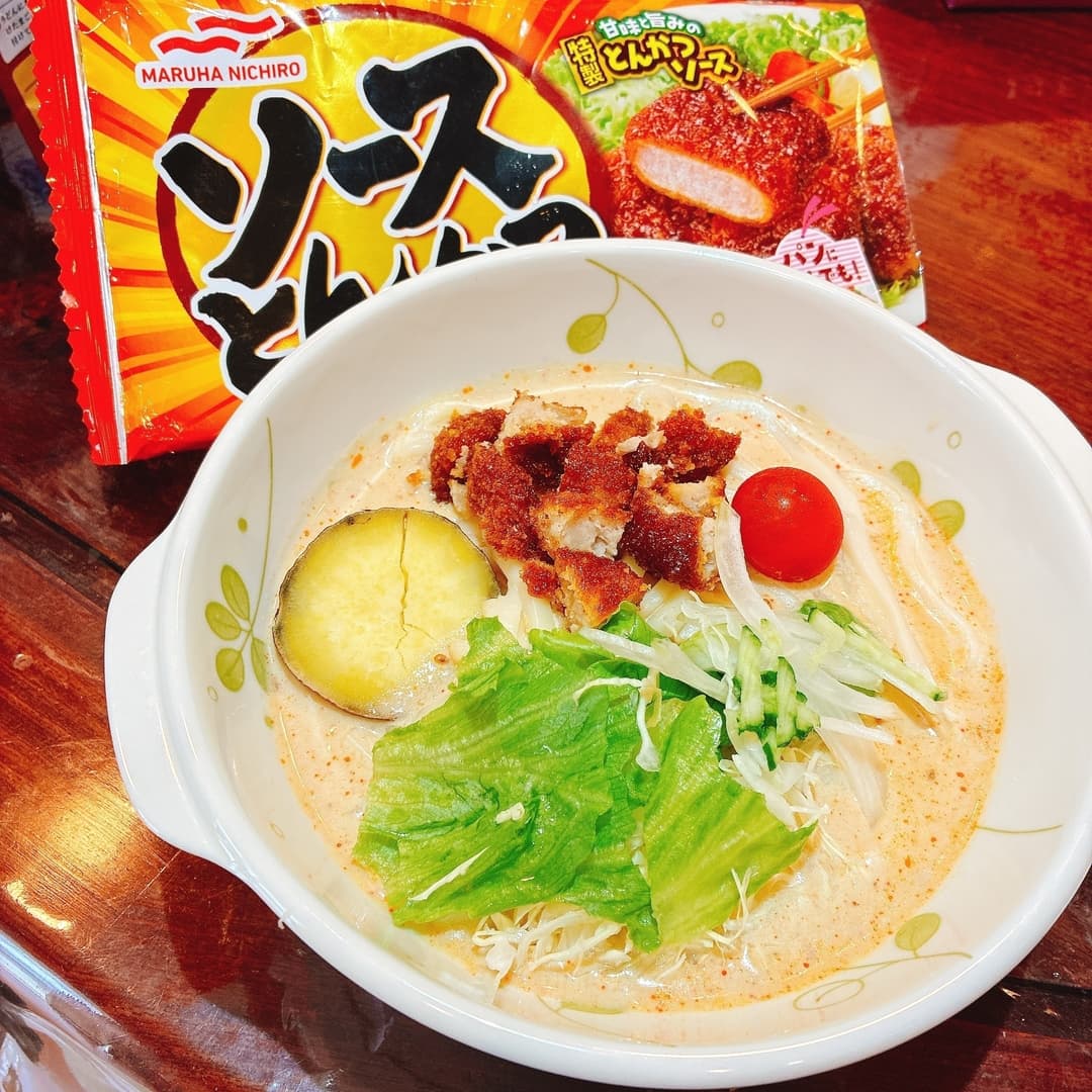 ソースカツ担々麺の完成写真