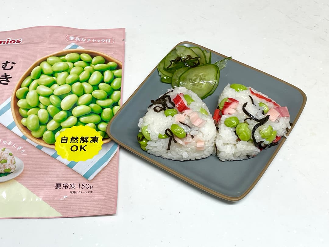 えだまめとかにかま塩こんぶおにぎりの完成写真